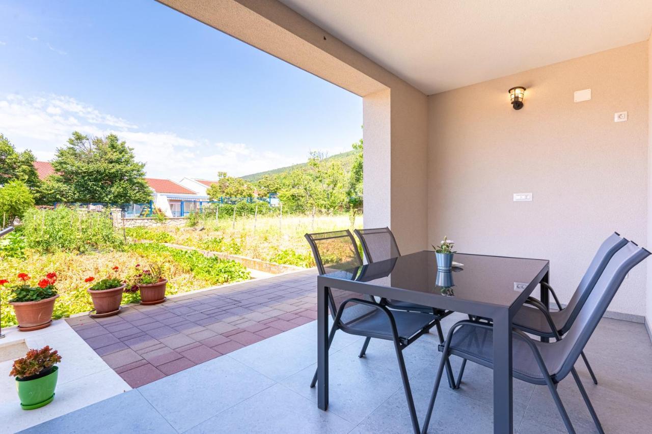 New 4 Star Apartment M&A In Town Cres Exterior photo